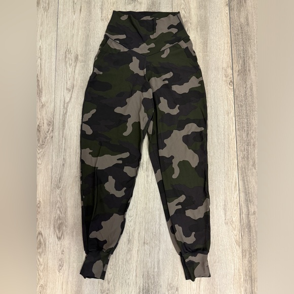 Offline by Aerie women’s medium camouflage jogger leggings - Picture 3 of 3